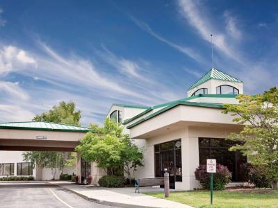 Ramada By Wyndham Fishkill Hotel Exterior photo