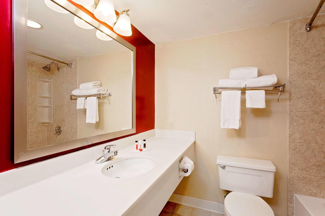 Ramada By Wyndham Fishkill Hotel Exterior photo