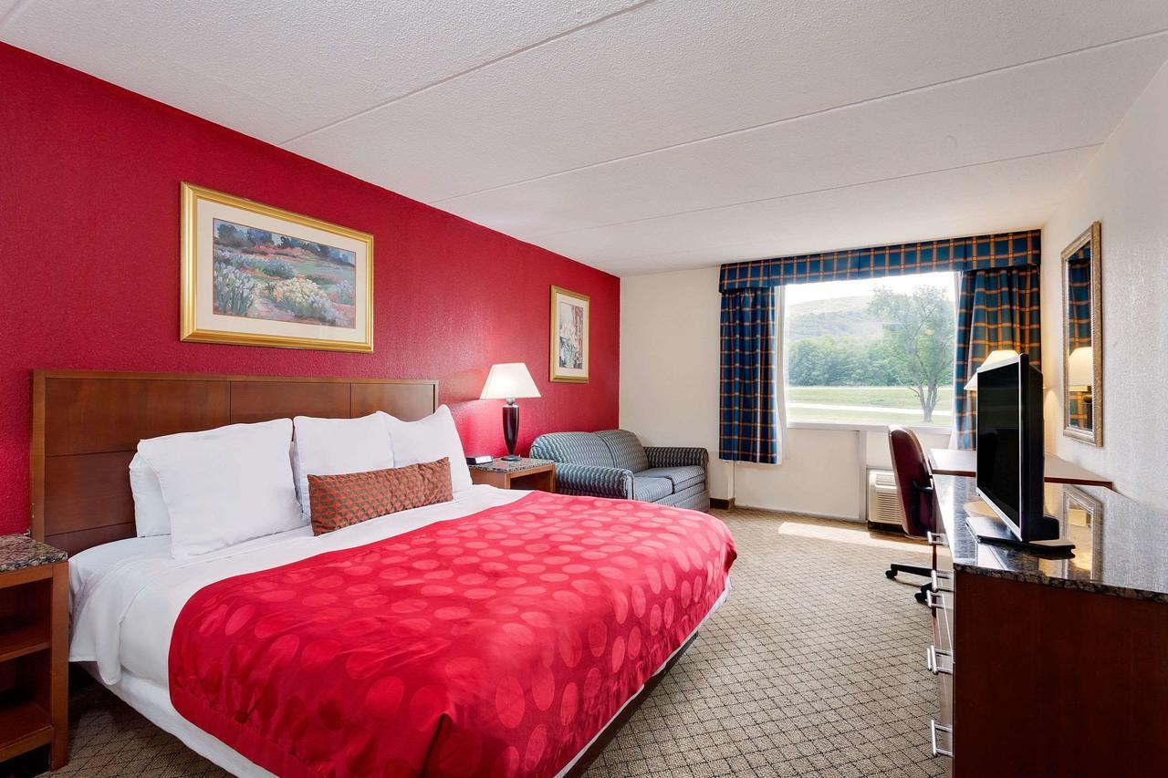 Ramada By Wyndham Fishkill Hotel Exterior photo